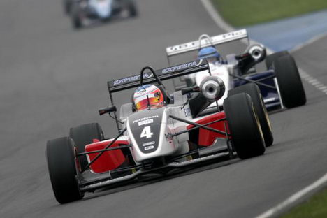 Christian Bakkerud indtager i øjeblikket 6. pladsen i 'British Formula 3 International' mesterskabet. (Foto: <A HREF=http://www.fota.co.uk TARGET=_><I>Fota.co.uk / Jakob Ebrey Photography</I></A>)
